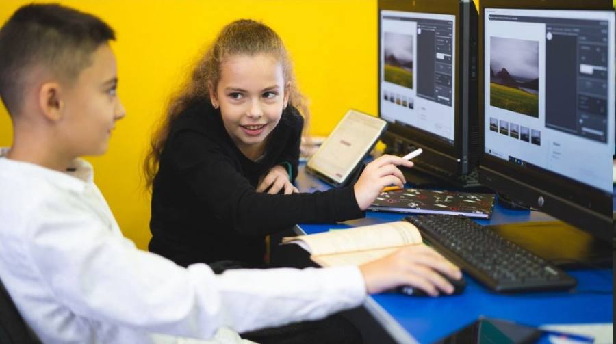 Заняття клубу штучного інтелекту в STEP School
